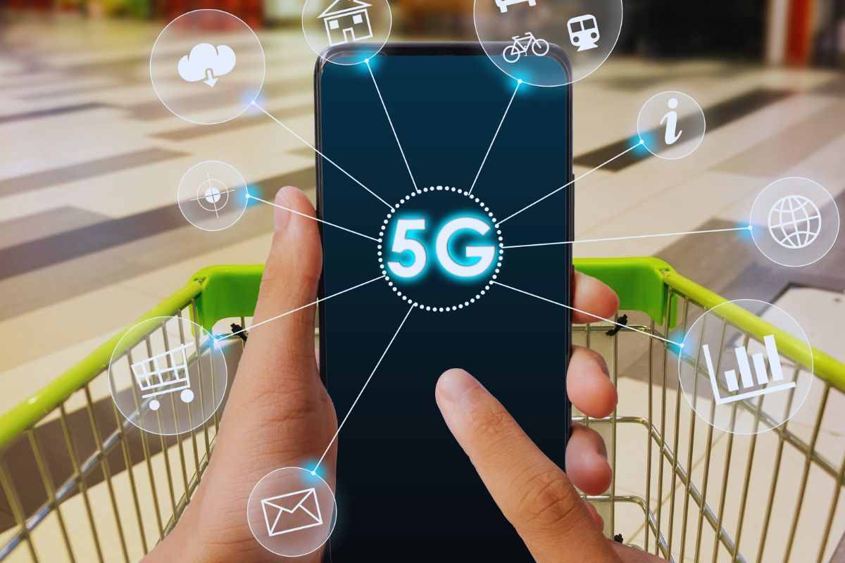 Smartphone su cui campeggia il logo del 5G